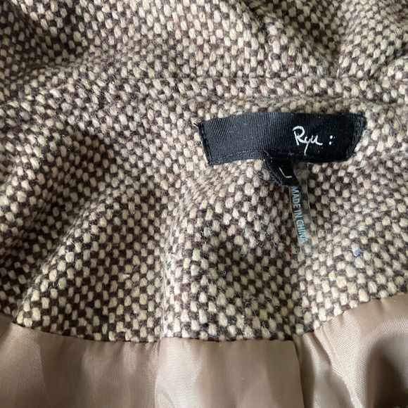 Ladies large jacket tweed with rufles 3/4 length - Picture 3 of 5